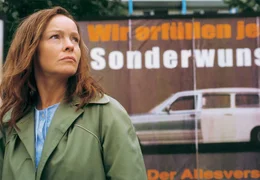 Mutter Kerner (Katrin Sass) wird mit der Wirklichkeit konfrontiert.