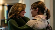 Marlene (Svenja Jung, l.) kann ihre Gefühle nicht mehr zurückhalten, als sie ihrer Mutter Rosa Steffen (Anja Kling, r.) die Wahrheit sagt. Marlene (Svenja Jung, l.) kann ihre Gefühle nicht mehr zurückhalten, als sie ihrer Mutter Rosa Steffen (Anja Kling, r.) die Wahrheit sagt.