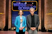 Treten bei "Wer wei&szlig; denn sowas?" als Kandidat:innen an: Die Wissenschaftsjournalistin und Astrophysikerin Dr. Sibylle Anderl (l.) und der Radioastronom Prof. Dr. Heino Falcke (r.).