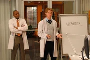 Dr. Foreman (Omar Epps, l.) und Dr. Chase (Jesse Spencer) versuchen herauszufinden, warum der 10-jährige Adam permanent schreit. Dr. Foreman (Omar Epps, l.) und Dr. Chase (Jesse Spencer) versuchen herauszufinden, warum der 10-jährige Adam permanent schreit.
