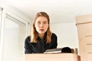 Hannah Zeiler (Nora Waldtstätten) hat neben dem Mordfall auch noch mit ihrem Privatleben zu kämpfen und muss sich um das Erbe ihres Vaters kümmern. Hannah Zeiler (Nora Waldtstätten) hat neben dem Mordfall auch noch mit ihrem Privatleben zu kämpfen und muss sich um das Erbe ihres Vaters kümmern.