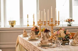 Ob bei Staatsbesuchen, royalen Hochzeiten oder an Nationalfeiertagen: Gegessen wird immer. "Terra X History" erz&auml;hlt die Geschichte legend&auml;rer Dinner und blickt hinter Men&uuml;s und Speisekarten.