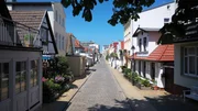 Die Achterreeg &ndash; die Hinterreihe &ndash; in Warnem&uuml;nde besticht durch ihre alten Fischer- und Kapit&auml;nsh&auml;user.