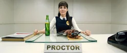 Proctor (Mary-Louise Parker) ist die Aufseherin des R.I.P.D.