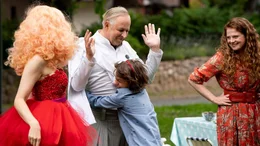 Volker (Axel Milberg, 2. v. l.) gelingt es, ein gutes Verh&auml;ltnis zu Lukas (Bruno Thiel, 2. v. r.) aufzubauen. (mit Katja (Kim Riedle, l.) und Nora (Anja Antonowicz, r.)