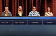 Die Kandidat:innen (v.l.n.r. am Panel): Stefan Becker, Leah Sophie Bruenagel, Florian Barwich und Isabel G&ouml;bel.