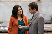 Mina (Jasmin Tabatabai) und Radek (Hans-Werner Meyer) erfahren von Julias Doppelleben.