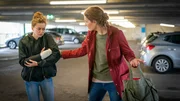 Pola (Alexandra Pfeifer, l.) zweifelt daran, dass der Plan ihrer Mutter (Nora Moltzen, r.) f&uuml;r sie noch der richtige ist.