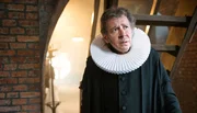 DER HAFENPASTOR UND DAS GRAUE KIND. Pastor Stefan Book (Jan Fedder) sieht den lebensmüden Eddi. DER HAFENPASTOR UND DAS GRAUE KIND. Pastor Stefan Book (Jan Fedder) sieht den lebensmüden Eddi.