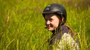 Als das Pferd Checker Jack geboren wurde, war Larissa selbst erst 7 Jahre alt – aber sie wusste sofort: "Wenn der mal groß ist, will ich ihn reiten!" Als das Pferd Checker Jack geboren wurde, war Larissa selbst erst 7 Jahre alt – aber sie wusste sofort: "Wenn der mal groß ist, will ich ihn reiten!"