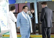Booth, Brennan und Cam untersuchen einen ungew&ouml;hnlichen Tatort in einer Schokoladenfabrik.