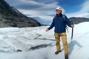 Der Grey-Gletscher ist ein 28 Kilometer langer Strom aus gefrorenem Wasser. Er ist durchzogen von Rissen, blauen Schatten und kleinen Eishöhlen. Der Grey-Gletscher ist ein 28 Kilometer langer Strom aus gefrorenem Wasser. Er ist durchzogen von Rissen, blauen Schatten und kleinen Eishöhlen.
