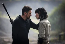 Ezio (James Franco) schw&ouml;rt seine Schwester Chlo&eacute; (Clotilde Hesme) auf ihre gemeinsamen Ziele ein.