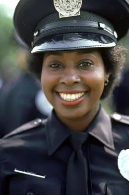 Kadettin Laverne Hooks (Marion Ramsey) und ihre Kollegen machen es ihren Ausbildern auf der Police Academy nicht immer leicht ...