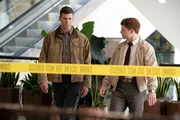 Special Agent Leroy Jethro Gibbs (Austin Stowell, l.); Special Agent Bernard Randolf (Caleb Foote, r.)