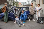 Die SOKOs am Tatort: Resi Schwaiger (Mersiha Husagic, l.), Dr. Weissenböck (Florian Odendahl, M.), Dominik Morgenstern (Joscha Kiefer, 2.v.r.) und Billie Curio (Sina Reiß, r.). Die SOKOs am Tatort: Resi Schwaiger (Mersiha Husagic, l.), Dr. Weissenböck (Florian Odendahl, M.), Dominik Morgenstern (Joscha Kiefer, 2.v.r.) und Billie Curio (Sina Reiß, r.).