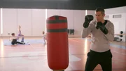 Dragan (Florian Thunemann) läuft vor seiner Scham und seinen Schuldgefühlen davon. Dragan (Florian Thunemann) läuft vor seiner Scham und seinen Schuldgefühlen davon.
