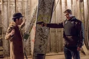 NDR Fernsehen HEITER BIS TÖDLICH: MORDEN IM NORDEN, "Ein Fall mit Überlänge", am Donnerstag (07.05.15) um 23:30 Uhr. Der Zuhälter Thorsten Schulze wurde tot in der Folterkammer des Lübecker Holstentors aufgefunden. Welche Rolle spielt der finstere Kolumbianer (Oscar Otega Sanchez, l.), den Finn Kiesewetter (Sven Martinek, r.) am Tatort stellt. NDR Fernsehen HEITER BIS TÖDLICH: MORDEN IM NORDEN, "Ein Fall mit Überlänge", am Donnerstag (07.05.15) um 23:30 Uhr. Der Zuhälter Thorsten Schulze wurde tot in der Folterkammer des Lübecker Holstentors aufgefunden. Welche Rolle spielt der finstere Kolumbianer (Oscar Otega Sanchez, l.), den Finn Kiesewetter (Sven Martinek, r.) am Tatort stellt.