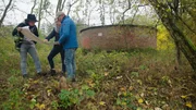 Monique Haush&auml;lter und Paul Phillip Braun gehen gemeinsam mit dem Bergbau-Ingenieur G&uuml;nter Henkel auf die Suche nach einem historischen Schacht. Von diesem Schacht aus sollte bereits vor vielen Jahrzehnte das Kali-Vorkommen unter dem Ohmgebirge ausgebeutet werden.