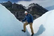 Der Grey-Gletscher legt täglich bis zu zwei Meter zurück. Er ist Teil des patagonischen Eisfelds. Dieses wird von zwei Eisflächen gebildet - zusammen über 16.000 km2 groß. Westwinde, die vom Pazifik her wehen, bringen feuchte Luft in die südlichen Anden. Der Grey-Gletscher legt täglich bis zu zwei Meter zurück. Er ist Teil des patagonischen Eisfelds. Dieses wird von zwei Eisflächen gebildet - zusammen über 16.000 km2 groß. Westwinde, die vom Pazifik her wehen, bringen feuchte Luft in die südlichen Anden.