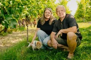 Gemeinsam mit seiner Frau Eva hat Hubert Weizenberger versucht, was viele f&uuml;r verr&uuml;ckt hielten: Weinbau im Donautal bei Passau. Mit Erfolg!