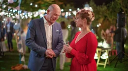 J&ouml;rg (G&ouml;tz Schubert, li.) und Amelie (Julia J&auml;ger, re.) lernen sich neu kennen.
