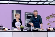 Jan Böhmermann gemeinsam mit Dagi Bee in "Böhmi brutzelt". Jan Böhmermann gemeinsam mit Dagi Bee in "Böhmi brutzelt".