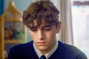 Ryan (Rhys Connah) will selbst entscheiden, ob und wie er mit seinem verurteilten Vater Tommy in Kontakt steht und findet einen Weg, Catherine zu hintergehen. Ryan (Rhys Connah) will selbst entscheiden, ob und wie er mit seinem verurteilten Vater Tommy in Kontakt steht und findet einen Weg, Catherine zu hintergehen.