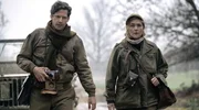 Das Fotografenduo Davy Scherman (Andy Samberg, li.) und Lee Miller (Kate Winslet, re.) gehen an die Grenzen des Zeigbaren.