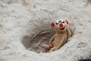 Henry f&auml;llt am Strand in ein mysteri&ouml;ses Loch.