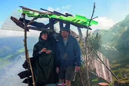 Auf seiner Reise auf dem Jakobsweg trifft Hape (Devid Striesow, r.) des &ouml;fteren auf Stella (Martina Gedeck, l.). Auch wenn die Weltanschauungen doch ganz unterschiedlich sind, bringt Stella ihn wieder auf Kurs, als er abbrechen m&ouml;chte ...