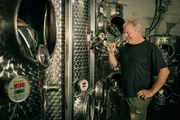 Hubert Weizenberger (62) versuchte, was viele f&uuml;r verr&uuml;ckt hielten: Weinbau im Donautal bei Passau. Mit Erfolg!