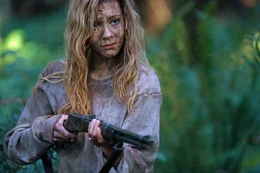 Ahley (Casey Cagliardi).