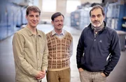 Fuchs-Darsteller Georg Elias Hengl mit den Regisseuren der Dokumentation (v.l.n.r.): Gregor Stuhlpfarrer (Regie), Georg Elias Hengl (Fuchs-Darsteller), Georg Ransmayr (Regie).