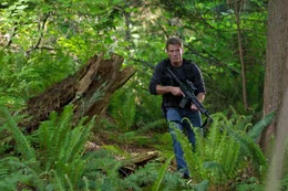 Agent Henning (Rick Ravanello).