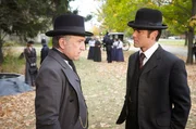 Dr. Harwick (Scott Wentworth, l) und Detective Murdoch (Yannick Bisson)