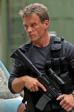 Agent Henning (Rick Ravanello).