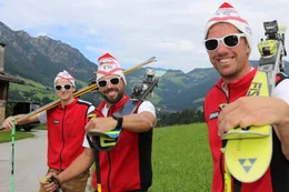 Heuskifahren Skilehrer Christian Gsch&ouml;sser (m.) mit Hannes und Lukas
