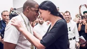 Jay-Z und Marina Abramović im Musikvideo „Picasso Baby“. Jay-Z und Marina Abramović im Musikvideo „Picasso Baby“.