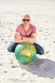 Reporter Peter Giesel reist mit seinem Team um die Welt und ist Urlaubsbetr&uuml;gern auf der Spur ...
