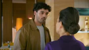 Dragan wird nervoes, als er Simone (Tatjana Clasing) mit Nick (Raphael Kalkowski) reden sieht. Dragan wird nervoes, als er Simone (Tatjana Clasing) mit Nick (Raphael Kalkowski) reden sieht.
