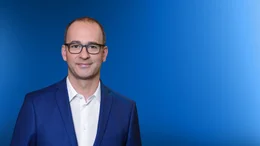 Key Visual/Cover Sendereihenbild ohne Typo zu "report München". Investigativer Journalismus, seriöse Informationen und klare Positionen - das sind die Markenzeichen von "report München". Im Bild: Moderator Christian Nitsche. Key Visual/Cover Sendereihenbild ohne Typo zu "report München". Investigativer Journalismus, seriöse Informationen und klare Positionen - das sind die Markenzeichen von "report München". Im Bild: Moderator Christian Nitsche.