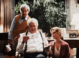 Von Kate (Ursula Buschhorn), der Tochter seines Arztes Dr. Spellman (Bernd Herzsprung, li.) erh&auml;lt der kranke Thaddeus (G&uuml;nther Schramm) endlich Neuigkeiten &uuml;ber seinen Sohn.