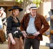 Um den Mordfall eines Cowboys aufzukl&auml;ren, ermitteln Brennan (Emily Deschanel) und Booth (David Boreanaz) undercover und nehmen an Wild-West-Spielen teil.