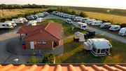 Auch bei Campervan-Besitzern erfreuen sich Campingpl&auml;tze gro&szlig;er Beliebtheit.