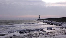 Der Leuchtturm bei Schleim&uuml;nde: Hier endet die Schlei und die Ostsee beginnt.