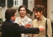 Julius von Tallien (Elmar Wepper) begr&uuml;&szlig;t seine &auml;lteste Tochter Marianne (Mariella Ahrens, rechts) und seine Frau Elisa (Isolde Barth).