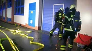 Einsatzkräfte der Feuerwehr. Einsatzkräfte der Feuerwehr.