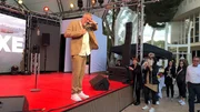 Emotionaler Moment auf der B&uuml;hne. Organisator Klaus Densow hat eine schwere Krankheit hinter sich und auf der B&uuml;hne kullern die Tr&auml;nen.