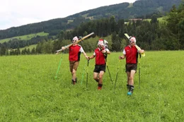 Heuskifahren Skilehrer Christian Gsch&ouml;sser (m.) mit Hannes und Lukas